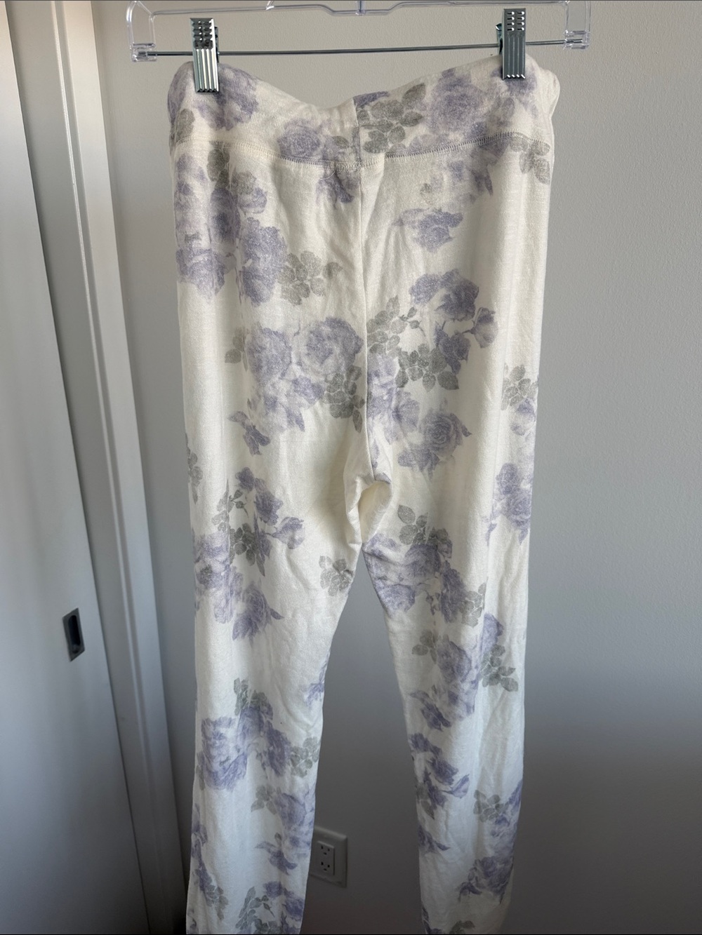 Z Supply Women’s Cream & Lavender Floral Lounge Set - Tank, Top & Pants Medium - Picture 7 of 7